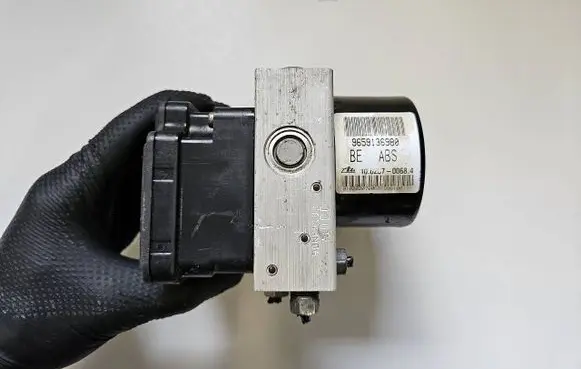 Peugeot 206+ ABS Pump 9659136980 10097011283