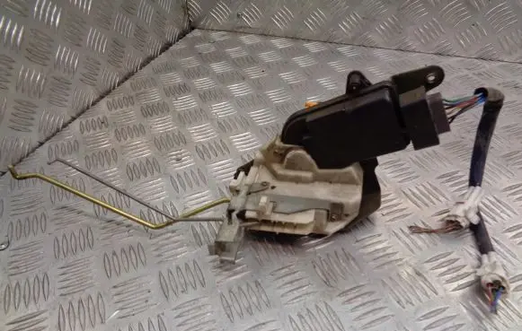 Suzuki Liana Front door lock