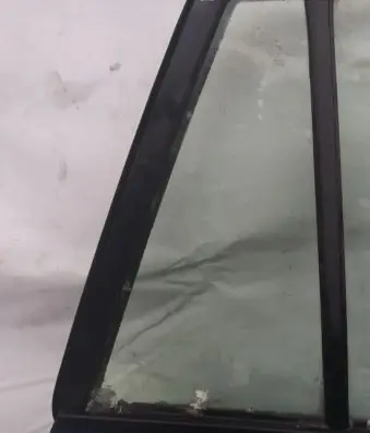 Rear vent window glass