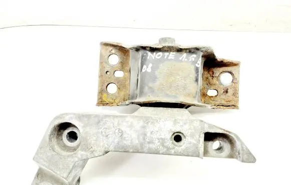 Nissan Note (E11) Engine mount bracket