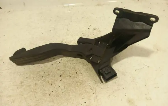 Ford Mondeo Mk III Accelerator throttle pedal 2S719F836DA 222600000455