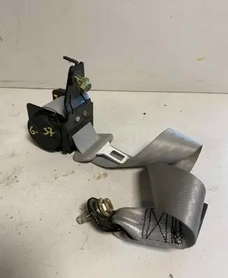 Rear seatbelt