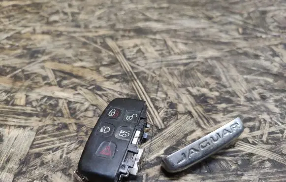 Jaguar XE Ignition key/card EW9315K601AE