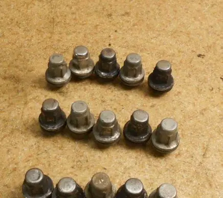 Toyota Land Cruiser (J100) Nuts/bolts 