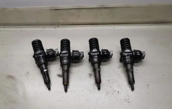 Volkswagen PASSAT B6 Fuel injectors set 038130073AG 0414720215