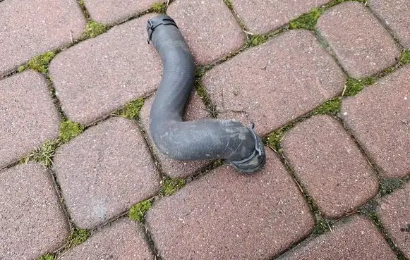 Opel Adam Engine coolant pipe/hose 13469913 565563897