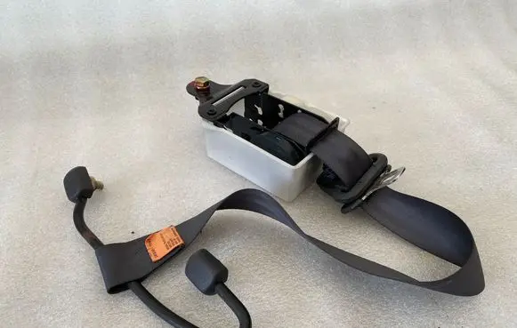 Mitsubishi Eclipse (D21A/D22A/D27A) Front seatbelt E0059 A1Y01 G0164