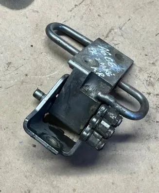 Audi A6 S6 C6 4F Front door lower hinge 8E0831411