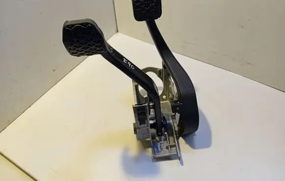 BMW 3 E90 E91 Pedal assembly 35316761310 42322403