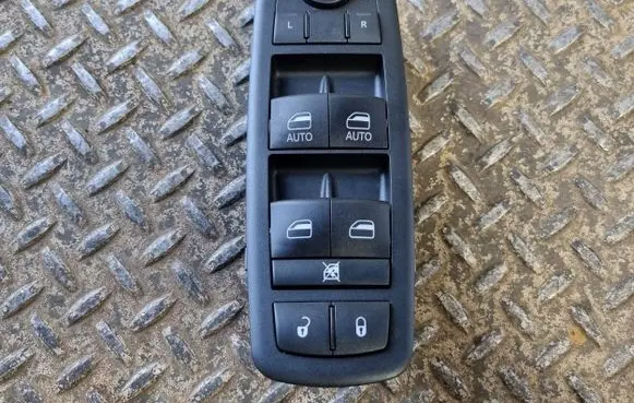 Jeep Grand Cherokee Electric window control switch 68319802AA