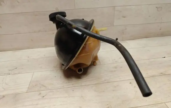 Toyota Corolla Verso E121 Coolant expansion tank/reservoir 