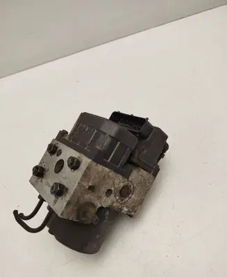 Volkswagen PASSAT B5.5 ABS Pump 8E0614111