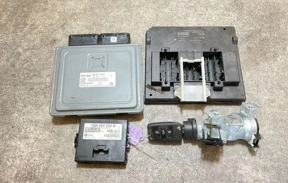 Skoda Octavia Mk3 (5E) Engine ECU kit and lock set 06K907425B 5WP491000