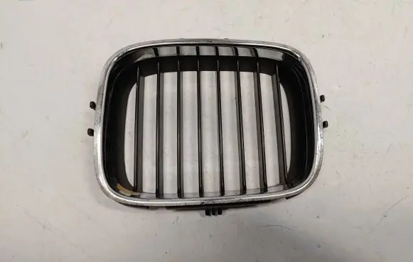 BMW 8 E31 Front bumper upper radiator grill 51138124271