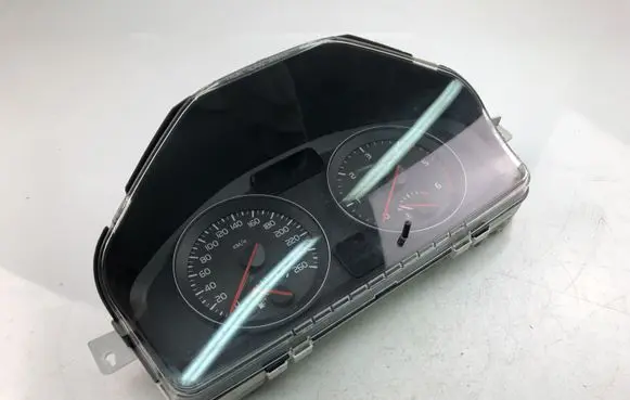 Volvo V50 Speedometer (instrument cluster) 31254776