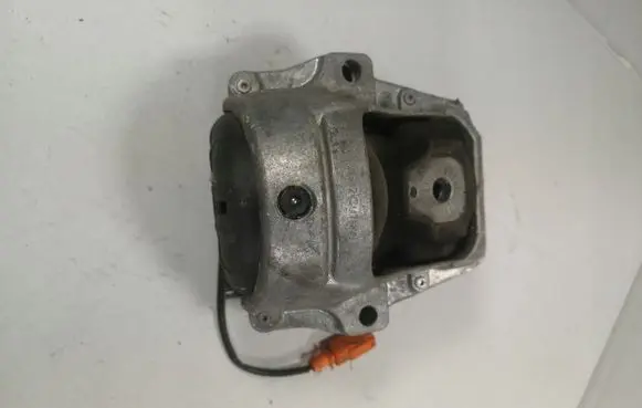 Audi Q5 SQ5 Engine mount bracket