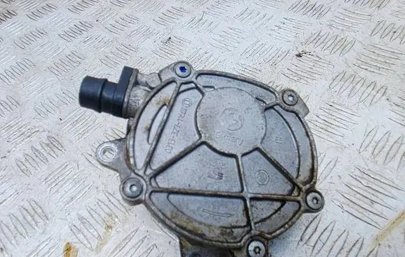BMW 1 E81 E87 Vacuum pump 7547024 11667547024