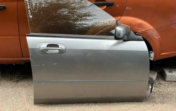 Subaru Impreza II Front door