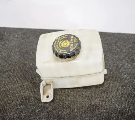 Brake fluid reservoir