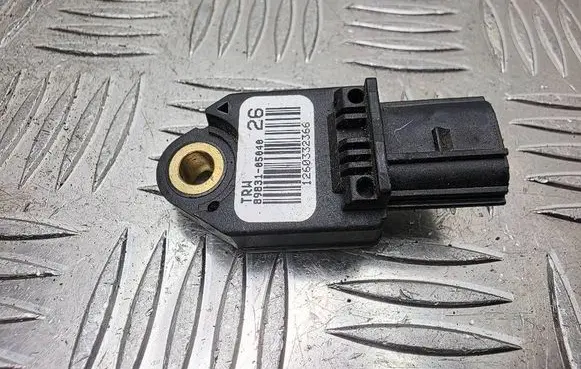 Toyota Avensis T270 Airbag deployment crash/impact sensor 8983105040