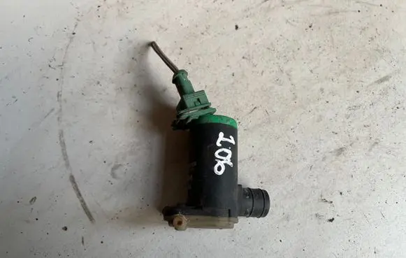 Peugeot 206 Windscreen/windshield washer pump 90095