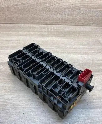 Volkswagen PASSAT B3 Fuse module 357937039 357937541