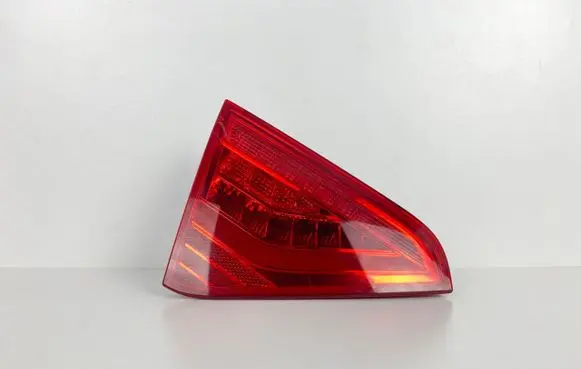 Audi A5 8T 8F Tailgate rear/tail lights 8T0945093C