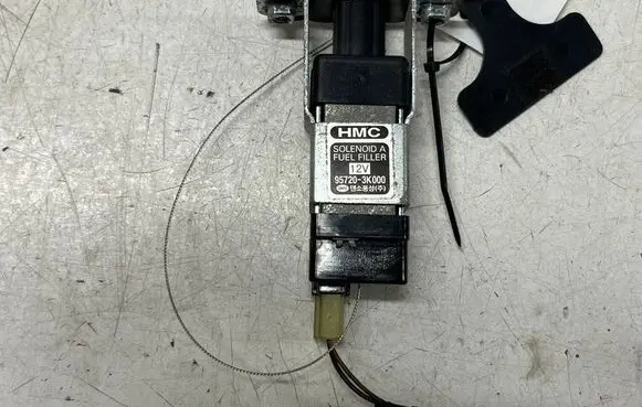 KIA Magentis Fuel tank cap lock motor 957203K000