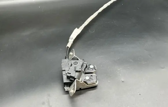 Tesla Model S Tailgate/trunk/boot lock/catch/latch 600665400B A21227400335