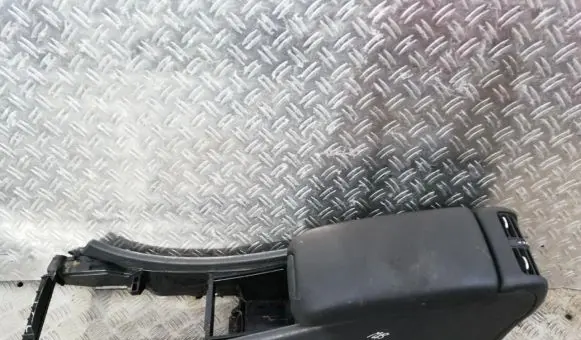 Mercedes-Benz C W203 Armrest e037611021