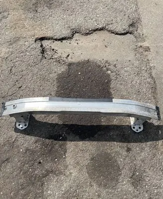 Alfa Romeo Giulietta Front bumper cross member 041102