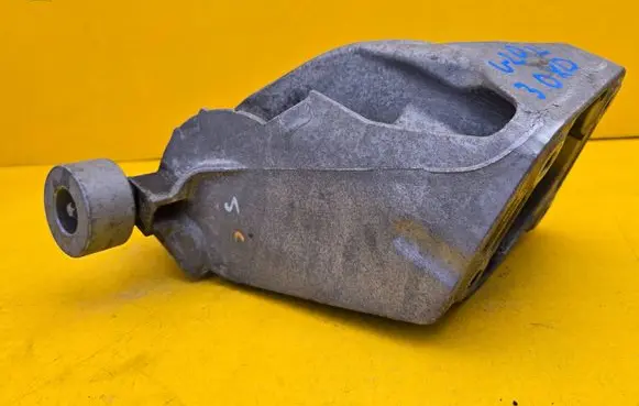 BMW 3 G20 G21 Engine mount vacuum valve 6884475