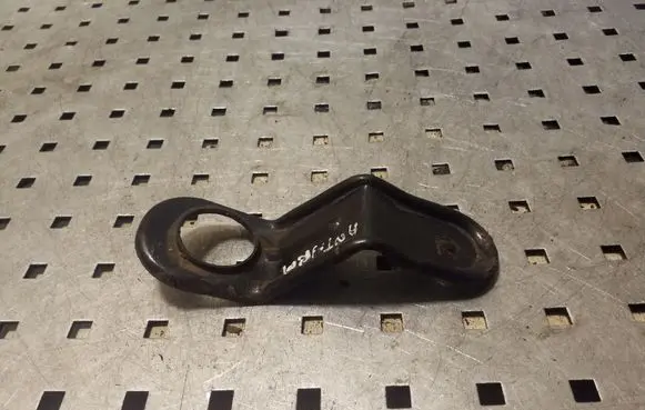 Radiator mount bracket