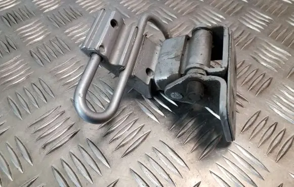 Audi A6 S6 C5 4B Rear door lower hinge 4B0833412B
