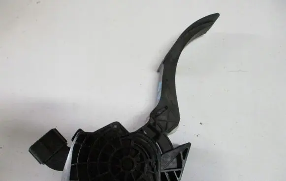 BMW 2 Active Tourer U06 Accelerator throttle pedal 6C1723503