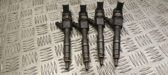 Nissan Primera Fuel injectors set 0445110110B
