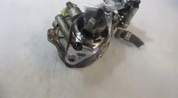 Opel Corsa D Vacuum pump