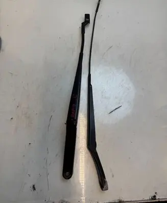 Skoda Rapid (NH) Front wiper blade arm 312321