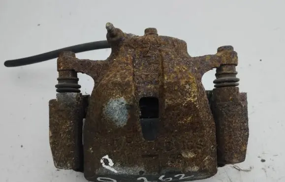 Toyota RAV 4 (XA40) Front brake caliper