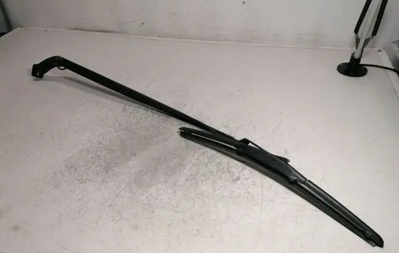 Toyota Prius (XW30) Front wiper blade arm