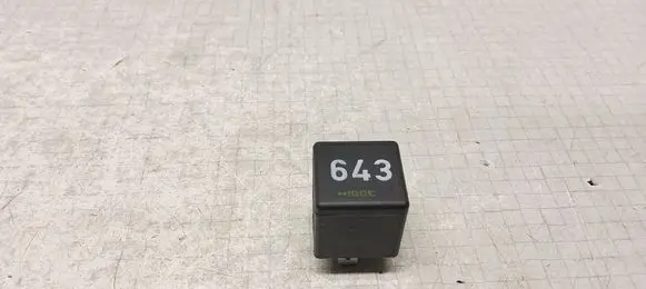 Volkswagen Transporter - Caravelle T5 Other relay 8K0951253 643