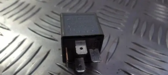 Volkswagen PASSAT B5.5 Other relay 8d0951253a 373