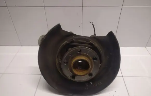 Volvo XC70 Rear wheel hub