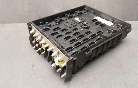 Volkswagen PASSAT B6 Fuse module 3C0937125