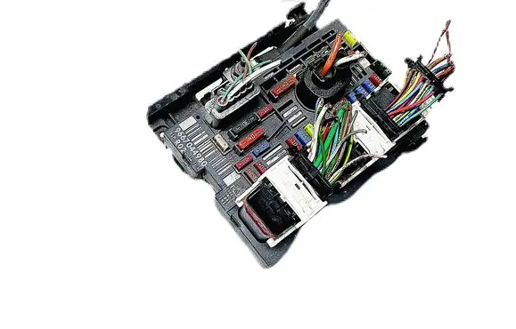 Peugeot 3008 I Fuse module 9667044980