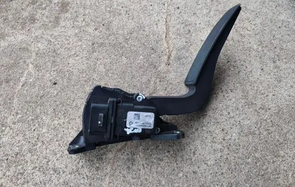 Jeep Grand Cherokee (WK) Accelerator throttle pedal 53013675AB