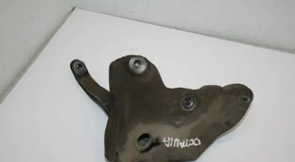 Skoda Octavia Mk2 (1Z) Engine mounting bracket 1K0199117BM
