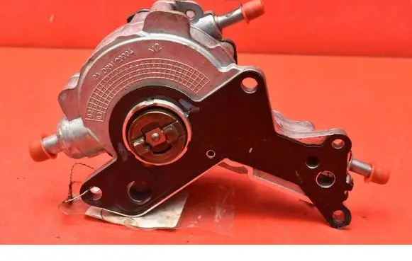 Volkswagen Golf IV Vacuum pump 038145209E
