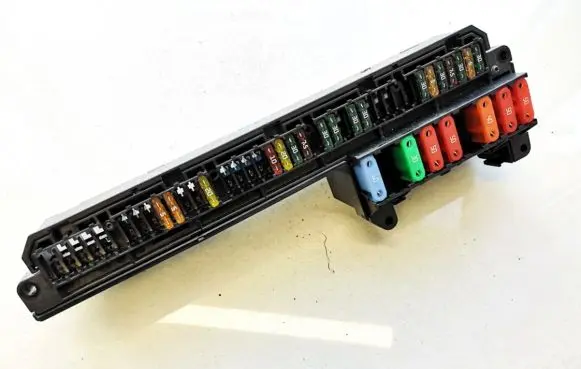 BMW 5 E60 E61 Fuse box set 6114695733001 61146957330-01