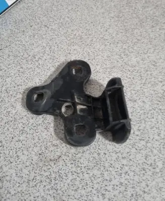 BMW 7 E38 Front bumper mounting bracket 8230513